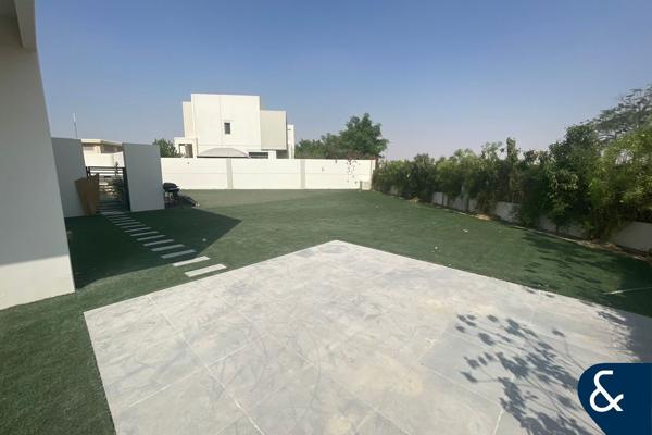 Renovated | Huge Plot | Single Row | 4Beds